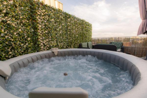 Le petit sésame Stade De France Jacuzzi Wifi Terrasse Parking TEC